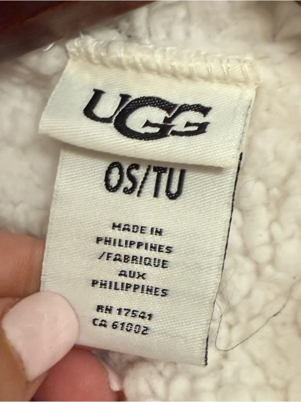 UGG Women’s White Oversized Sherpa Scarf One Size